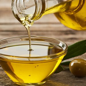 Как сохранить красоту и молодость с оливковым масла для кожи лица